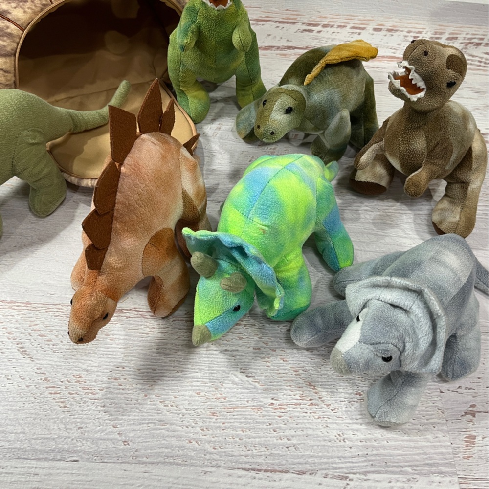 FAO Schwarz Dinosaurs Stuffed Animals with Plush Mountain Cave Carry Bag 7 Dinos - Picture 3 of 14